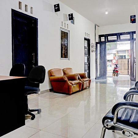 Oyo 90689 Lily House Hotel Tangerang Luaran gambar