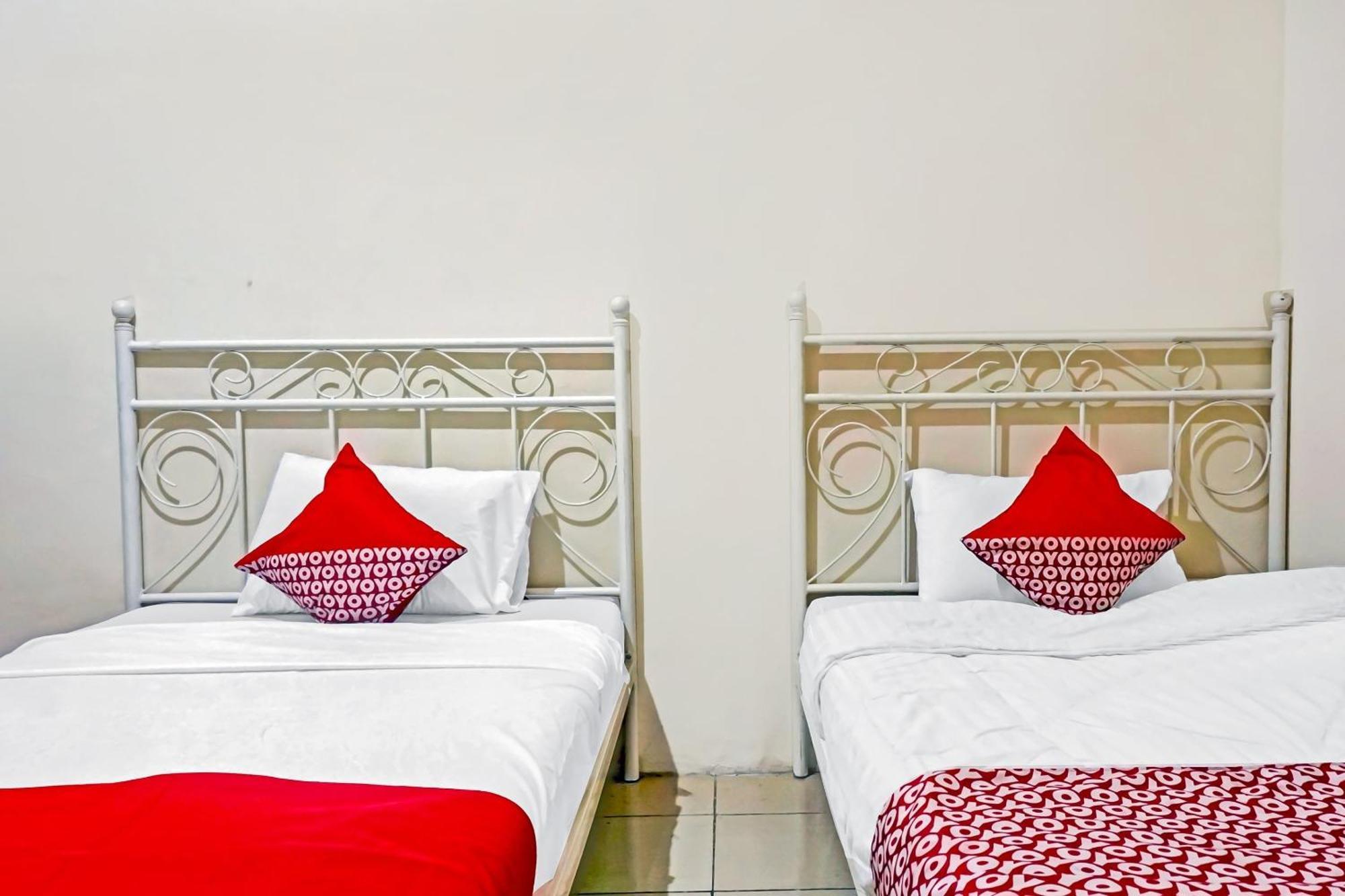 Oyo 90689 Lily House Hotel Tangerang Luaran gambar