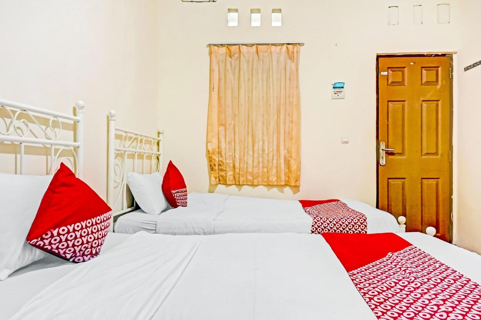 Oyo 90689 Lily House Hotel Tangerang Luaran gambar