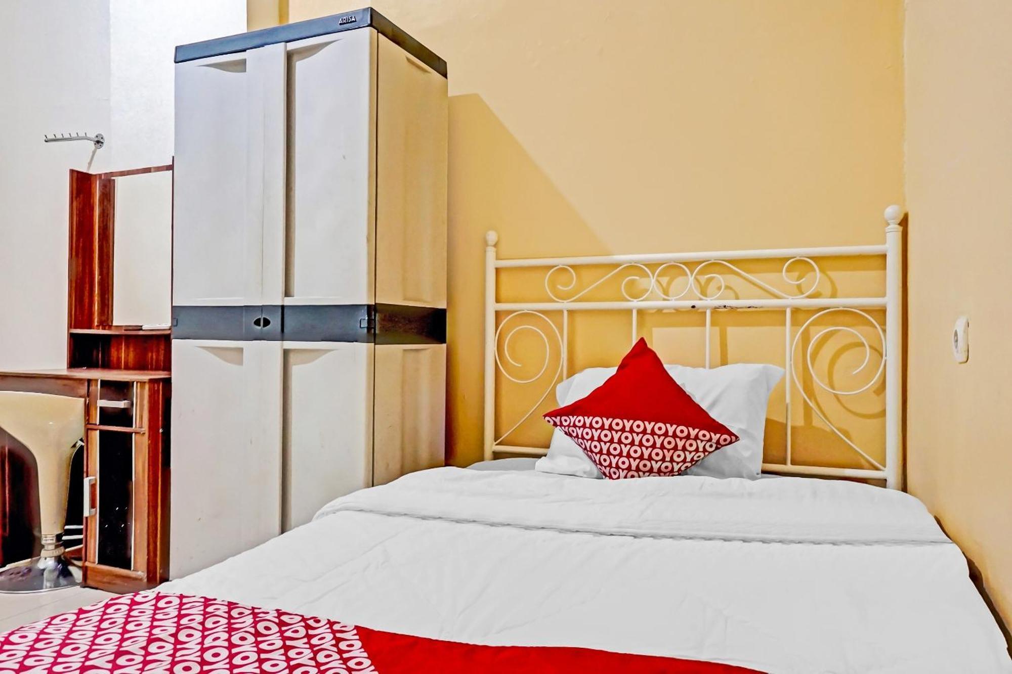 Oyo 90689 Lily House Hotel Tangerang Luaran gambar