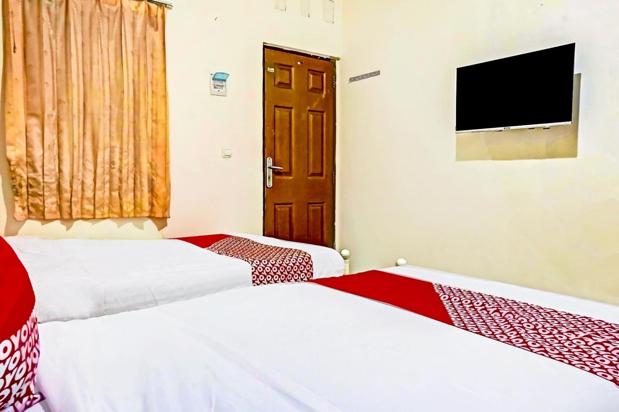 Oyo 90689 Lily House Hotel Tangerang Luaran gambar