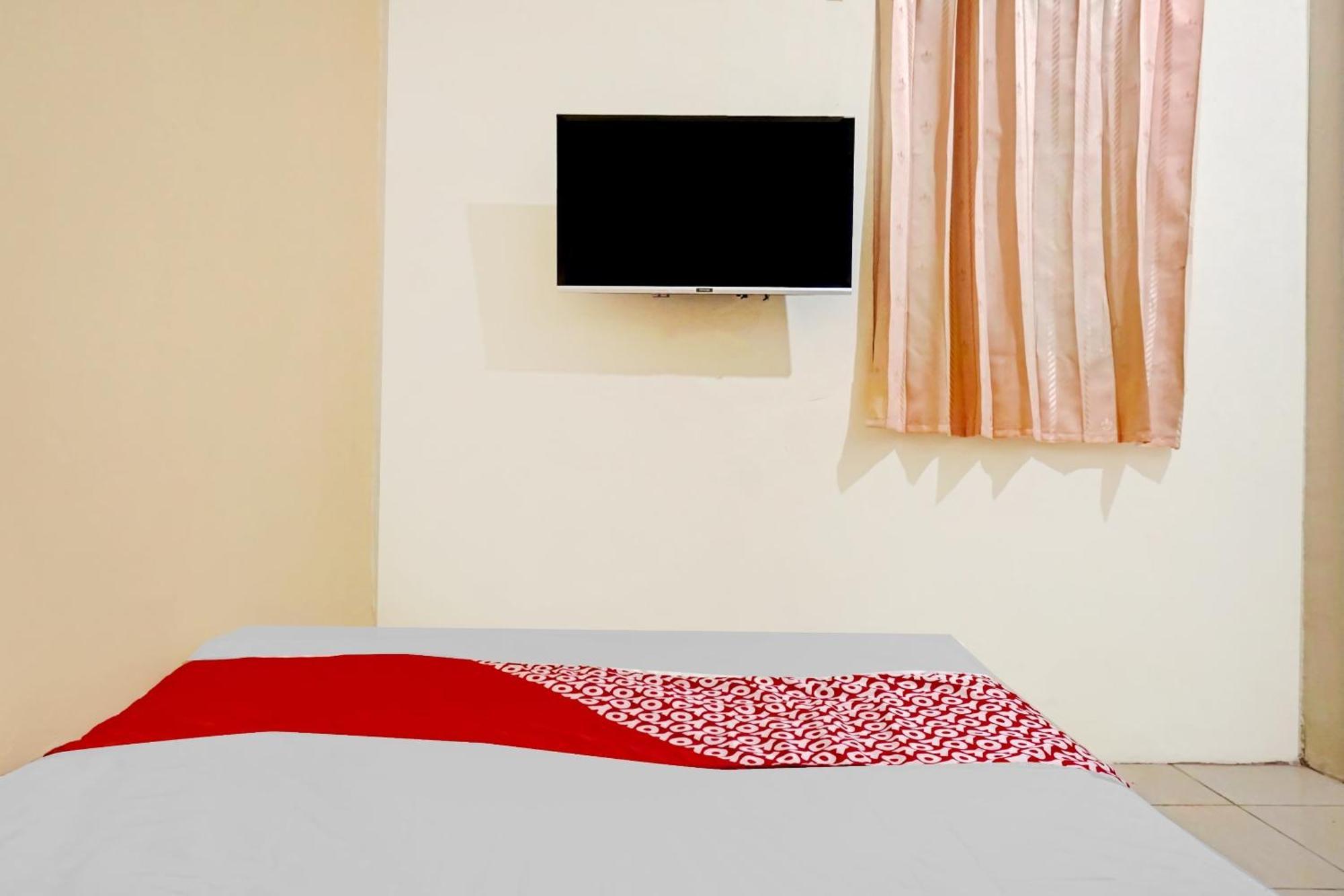 Oyo 90689 Lily House Hotel Tangerang Luaran gambar
