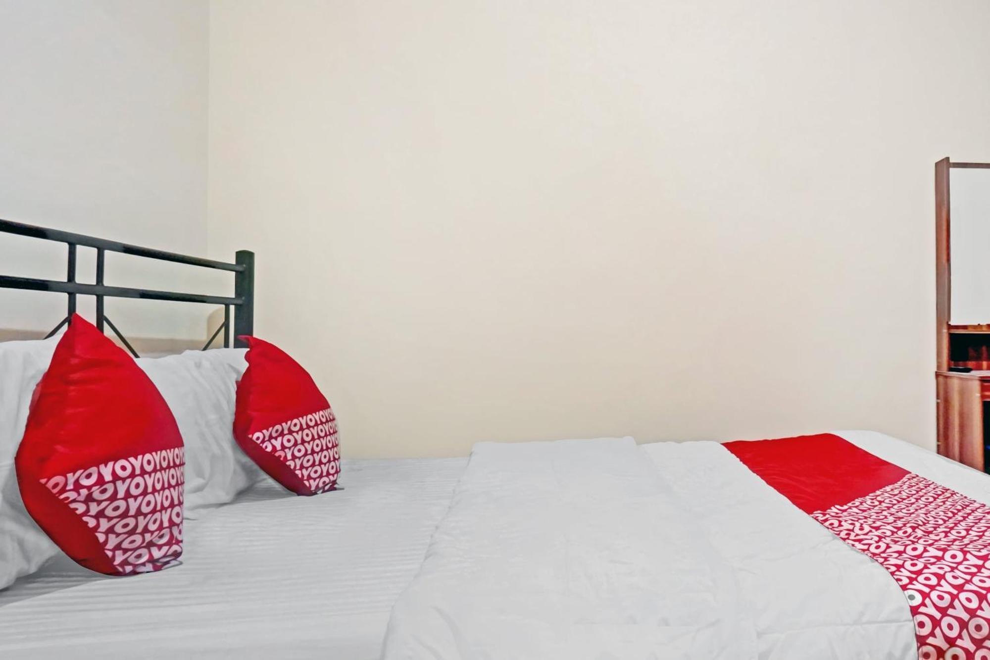 Oyo 90689 Lily House Hotel Tangerang Luaran gambar