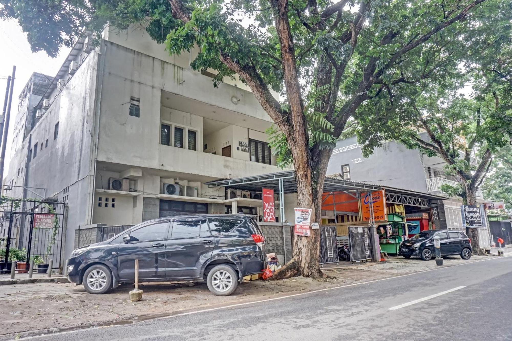 Oyo 90689 Lily House Hotel Tangerang Luaran gambar